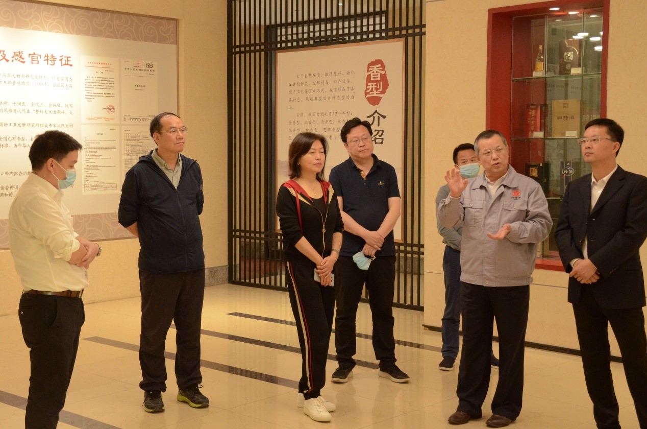 人社出版集團董事、副總經理黃衛來至我司視察